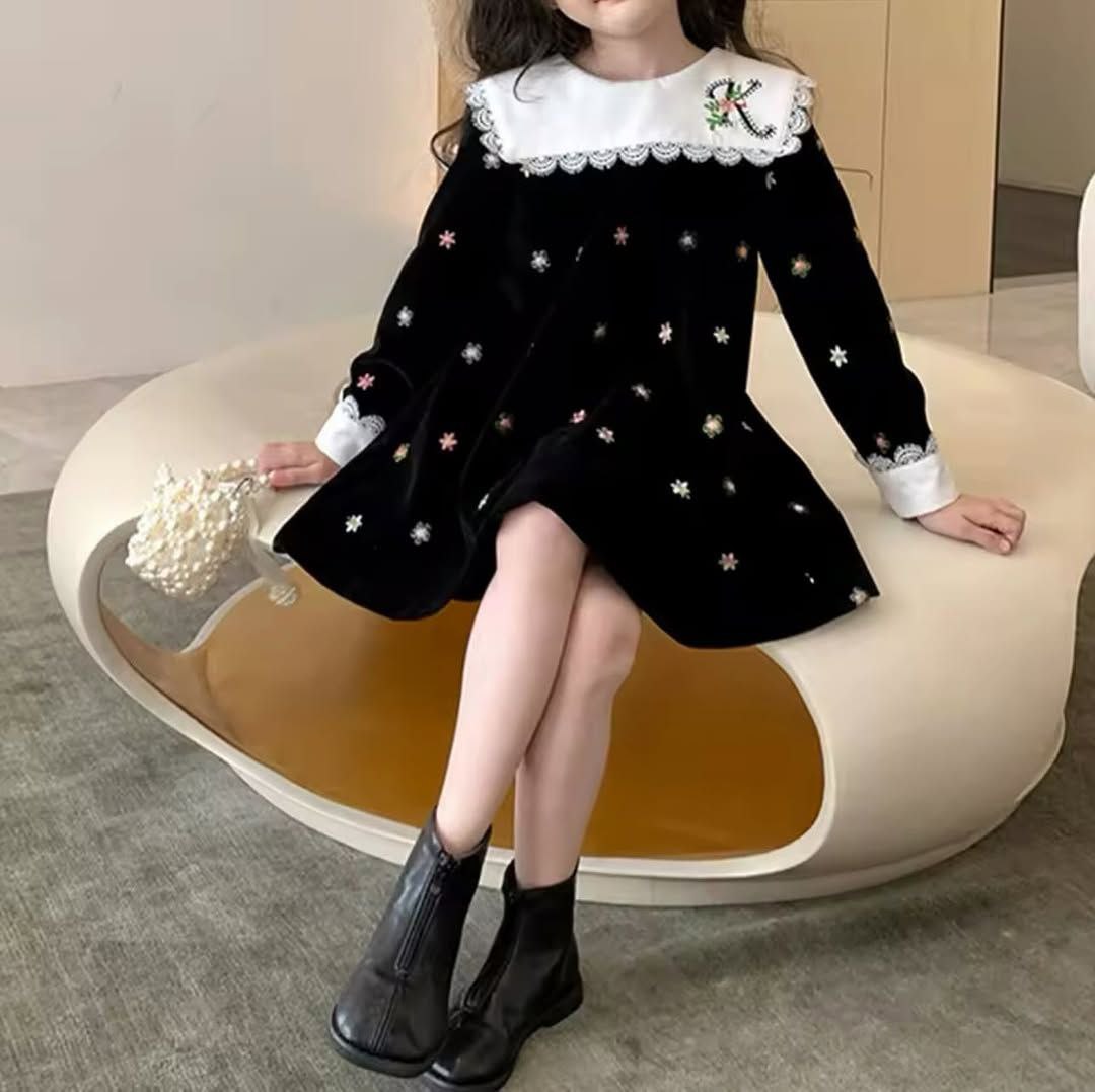 Robe brodée en velours a manches longues pour filles